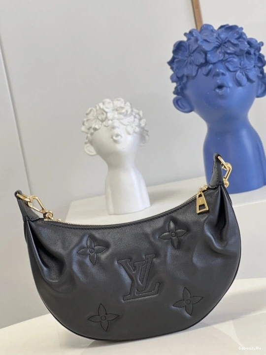 LOUIS VUITTON THE MOON OVER 0518